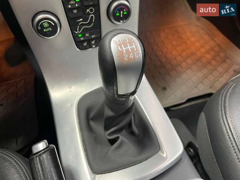 Универсал Volvo V50 2011 в Киеве фото 33 Универсал Volvo V50 2011 в Киеве