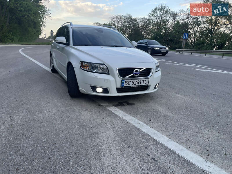 Універсал Volvo V50 2011 в Бродах