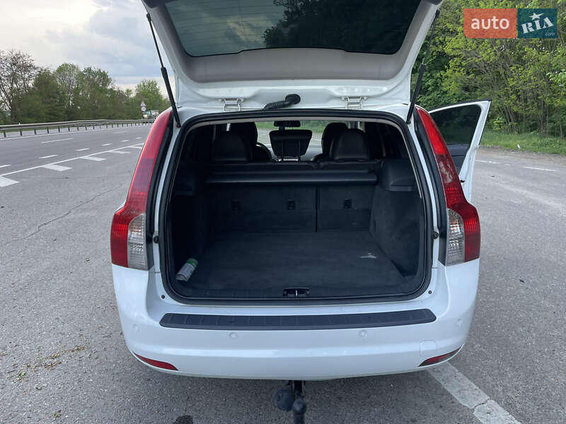 Універсал Volvo V50 2011 в Бродах