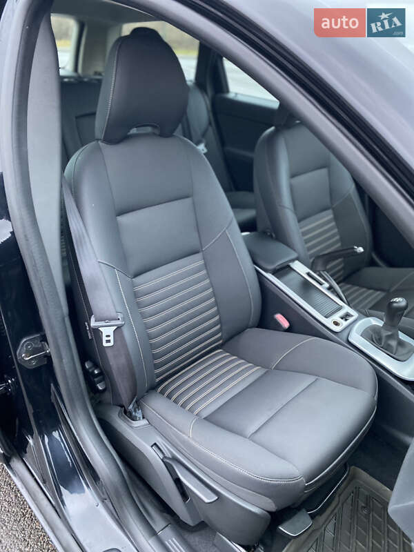 Универсал Volvo V50 2010 в Ровно