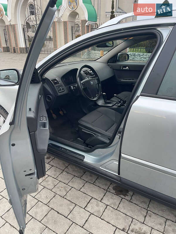 Универсал Volvo V50 2008 в Львове