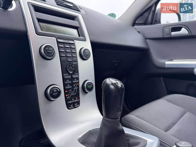 Универсал Volvo V50 2011 в Киеве фото 40 Универсал Volvo V50 2011 в Киеве