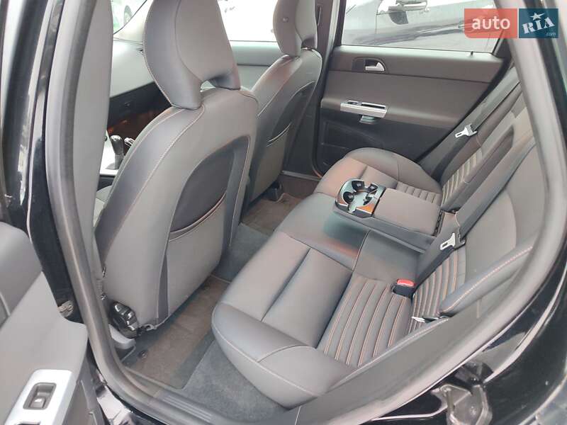 Универсал Volvo V50 2011 в Киеве фото 60 Универсал Volvo V50 2011 в Киеве
