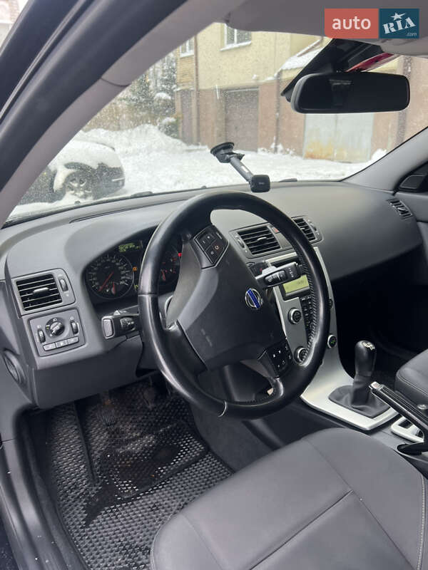 Універсал Volvo V50 2010 в Львові