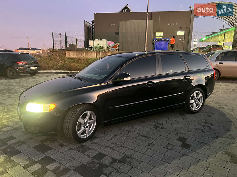 Універсал Volvo V50 2010 в Львові