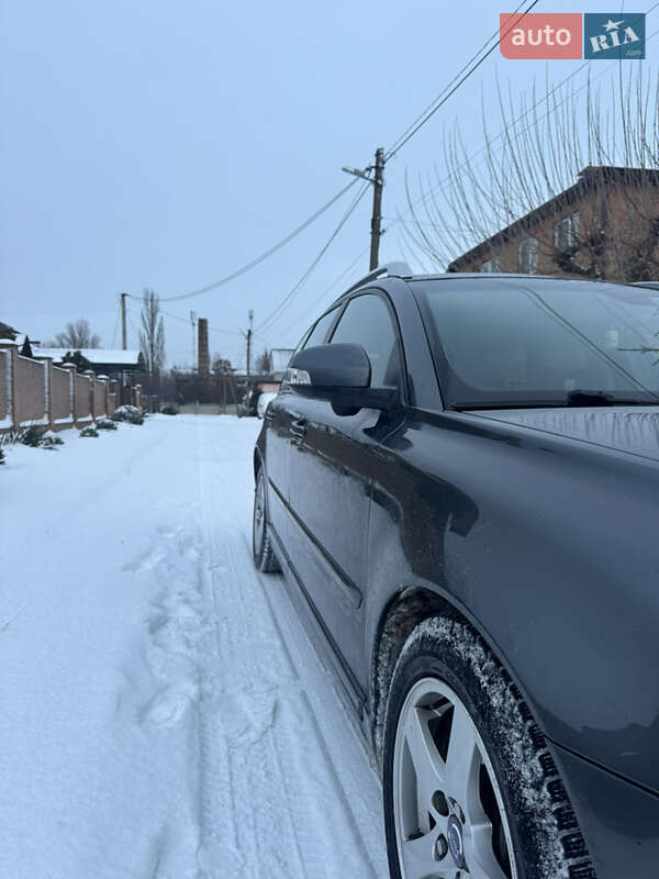 Универсал Volvo V50 2010 в Чернигове