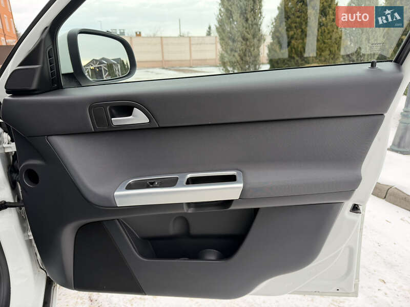 Универсал Volvo V50 2011 в Стрые фото 40 Универсал Volvo V50 2011 в Стрые