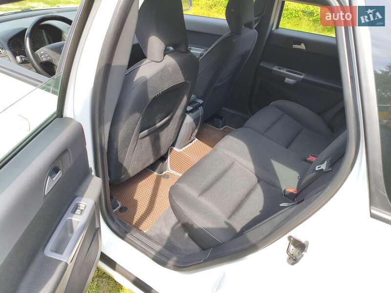 Универсал Volvo V50 2010 в Киеве