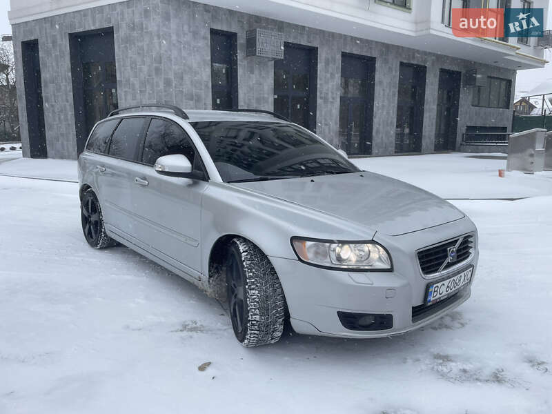 Универсал Volvo V50 2010 в Львове