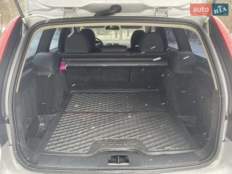 Универсал Volvo V50 2010 в Львове