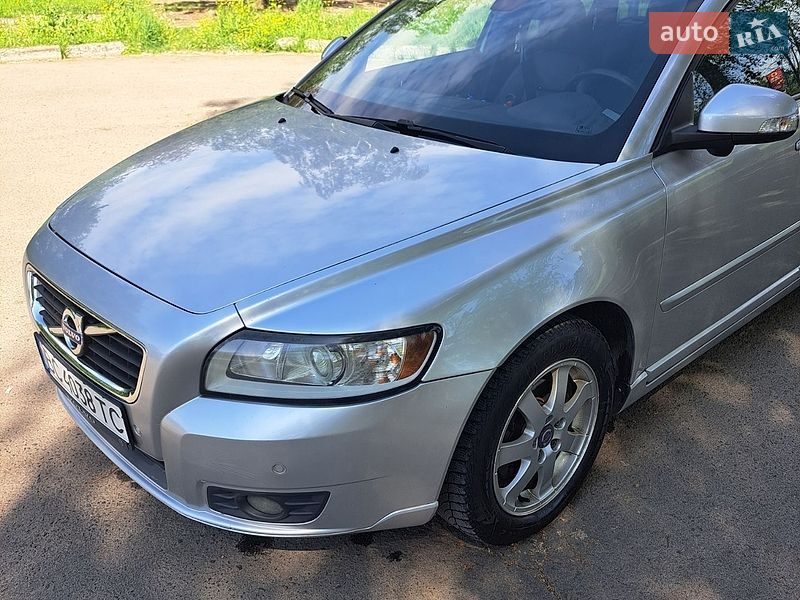 Універсал Volvo V50 2010 в Золочеві