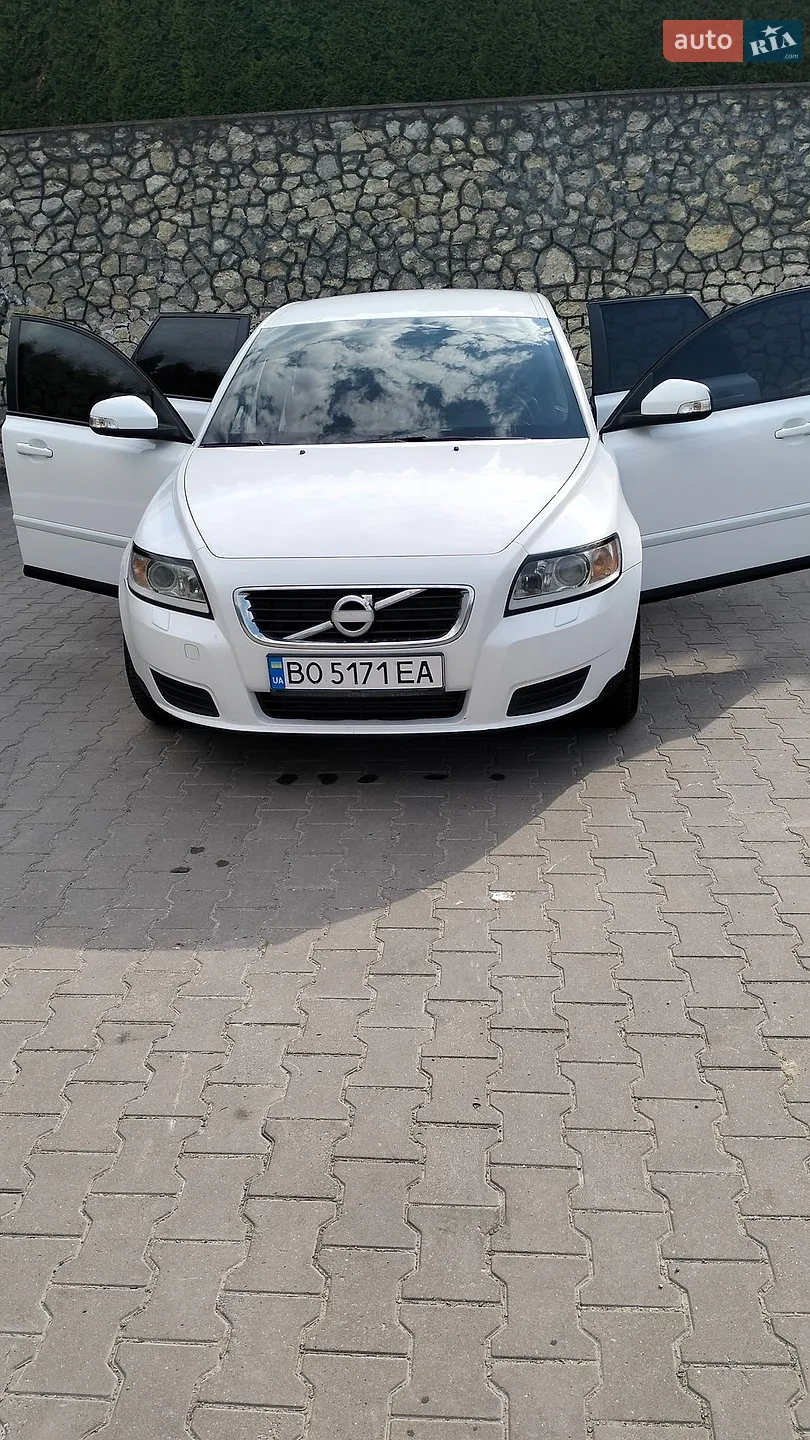 2010 Volvo V50 - фото 1