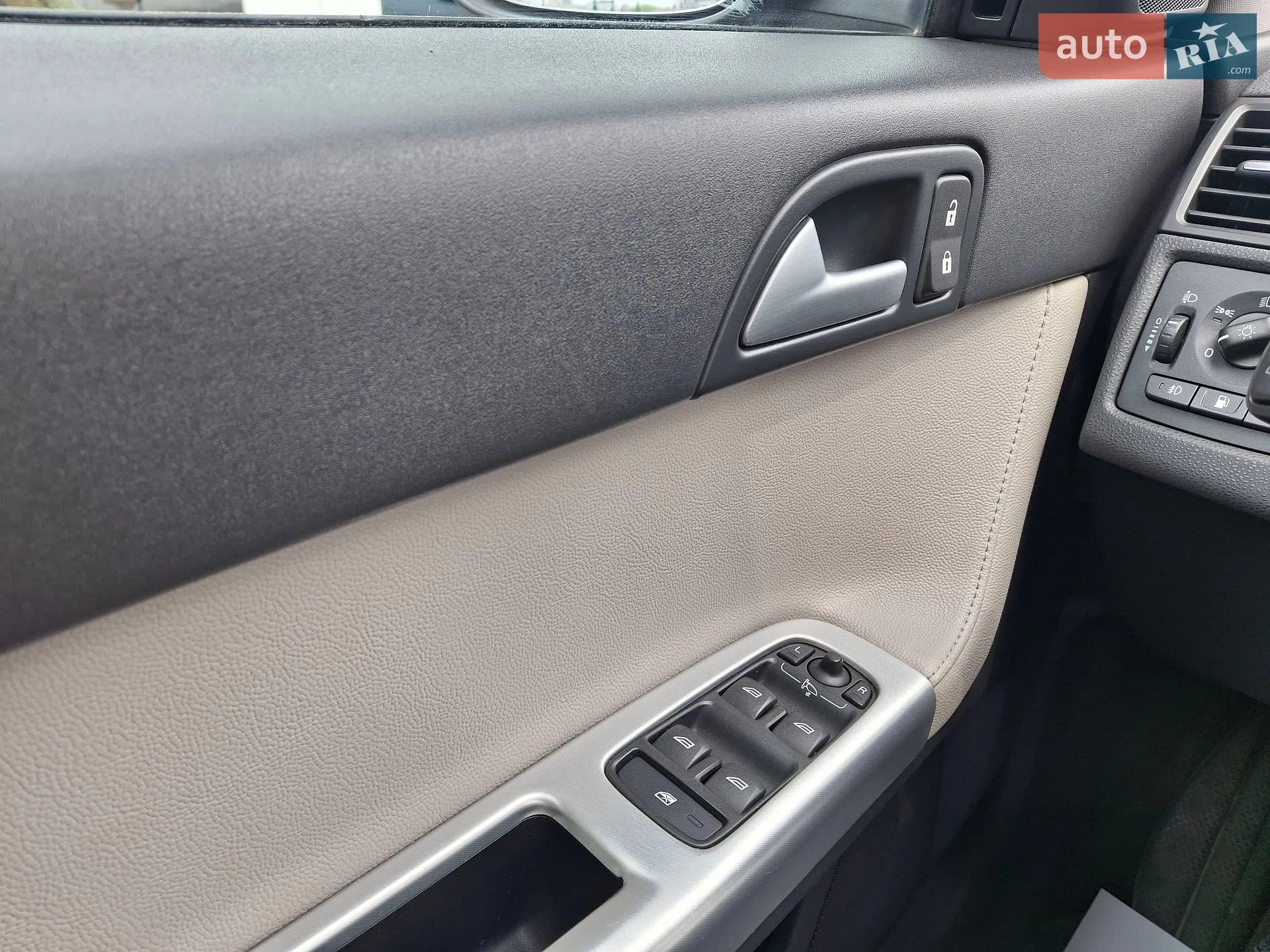 2010 Volvo V50 - мініатюра 9