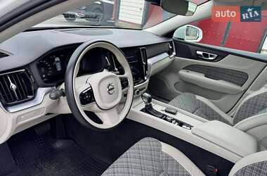 Универсал Volvo V60 Cross Country 2020 в 