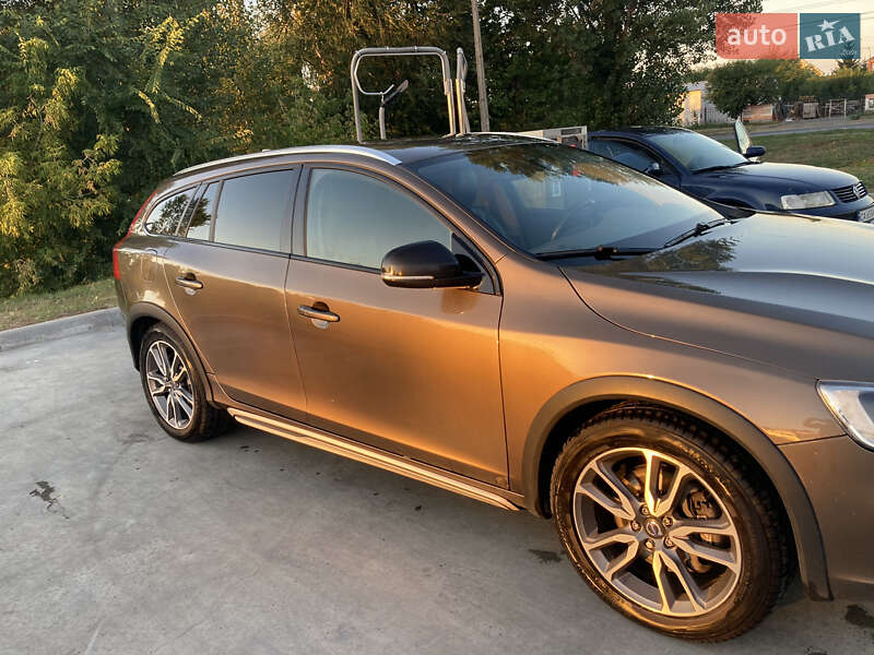 Универсал Volvo V60 Cross Country 2017 в Черкассах