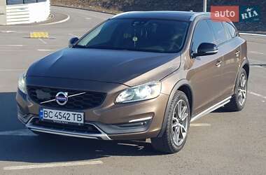 Volvo V60 Cross Country 2015