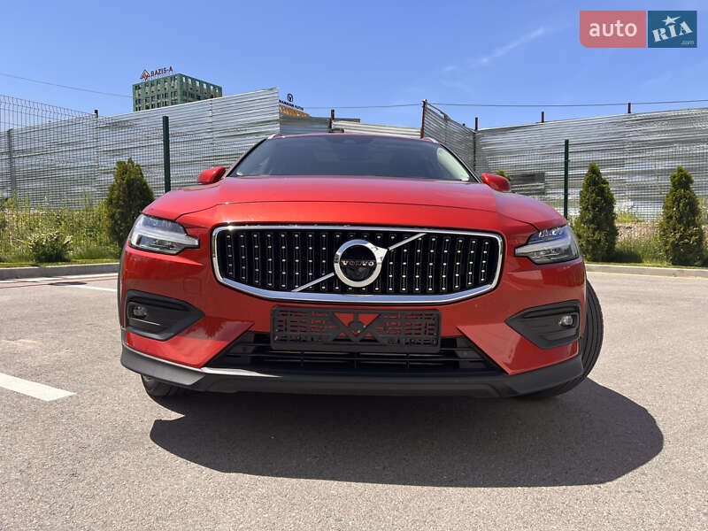 Универсал Volvo V60 Cross Country 2019 в Киеве фото 4 Универсал Volvo V60 Cross Country 2019 в Киеве
