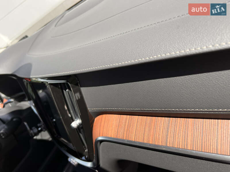 Универсал Volvo V60 Cross Country 2019 в Киеве фото 30 Универсал Volvo V60 Cross Country 2019 в Киеве