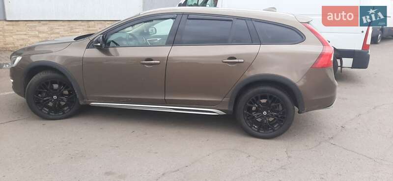 Універсал Volvo V60 Cross Country 2017 в Шептицькому фото 40 Універсал Volvo V60 Cross Country 2017 в Шептицькому