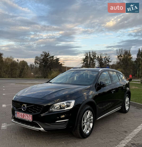 Универсал Volvo V60 Cross Country 2017 в 