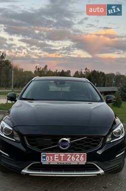 Универсал Volvo V60 Cross Country 2017 в 