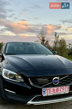 Универсал Volvo V60 Cross Country 2017 в 