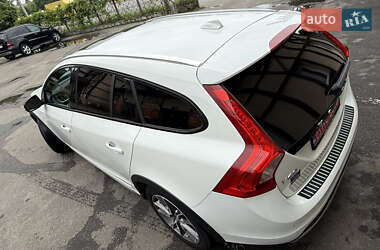 Универсал Volvo V60 Cross Country 2016 в 