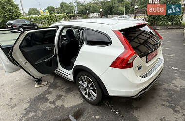 Универсал Volvo V60 Cross Country 2016 в 