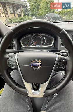 Универсал Volvo V60 Cross Country 2016 в 