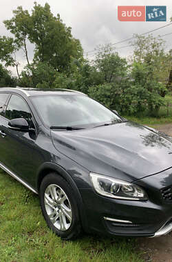 Универсал Volvo V60 Cross Country 2016 в 
