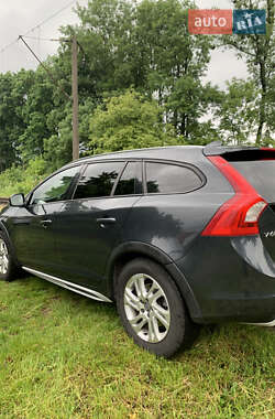 Универсал Volvo V60 Cross Country 2016 в 