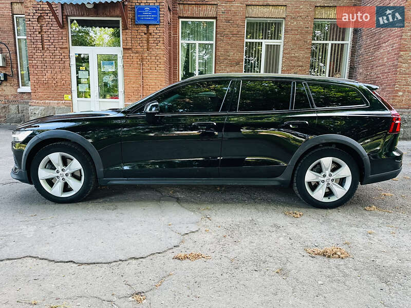 Універсал Volvo V60 Cross Country 2019 в Ромнах