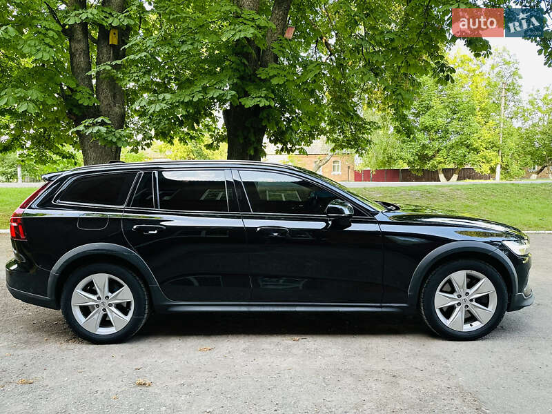 Універсал Volvo V60 Cross Country 2019 в Ромнах