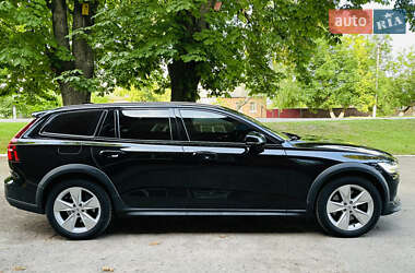 Универсал Volvo V60 Cross Country 2019 в 
