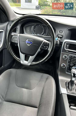 Универсал Volvo V60 Cross Country 2016 в 