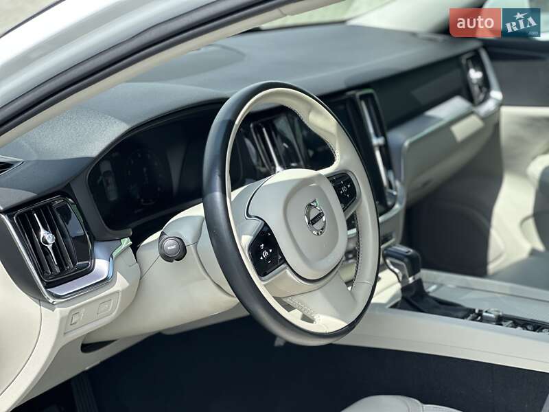 Универсал Volvo V60 Cross Country 2020 в Хмельницком