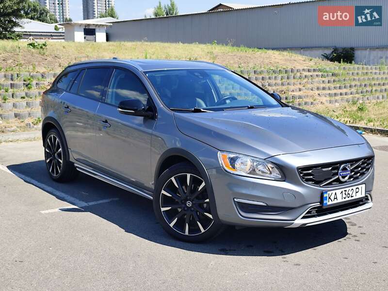 Универсал Volvo V60 Cross Country 2015 в Киеве