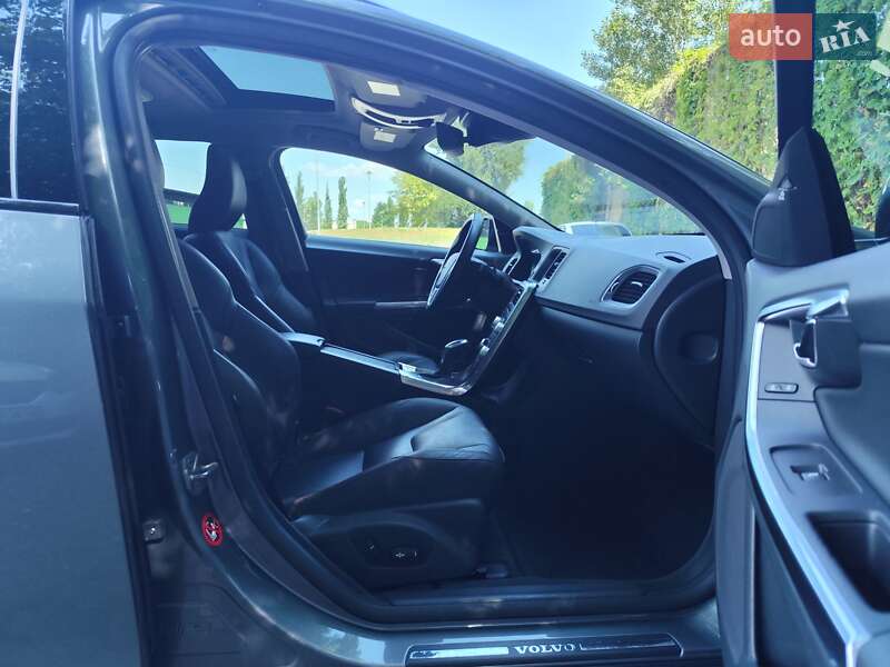 Универсал Volvo V60 Cross Country 2015 в Киеве