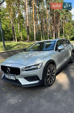 Универсал Volvo V60 Cross Country 2019 в 