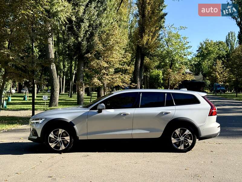 Универсал Volvo V60 Cross Country 2024 в Киеве