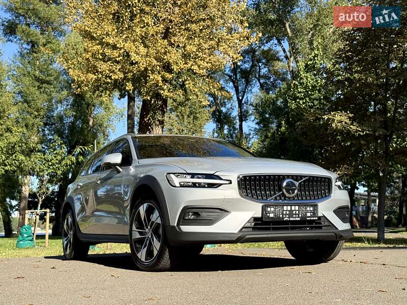 Универсал Volvo V60 Cross Country 2024 в Киеве