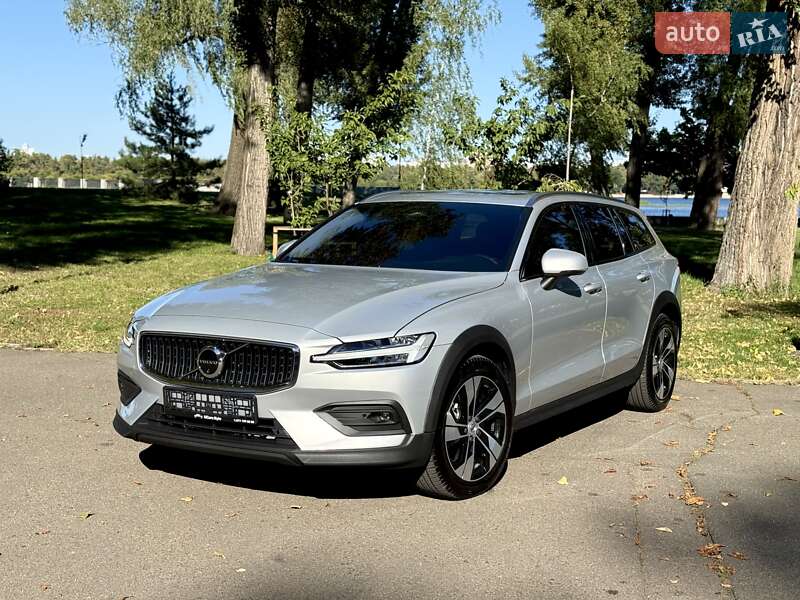 Универсал Volvo V60 Cross Country 2024 в Киеве