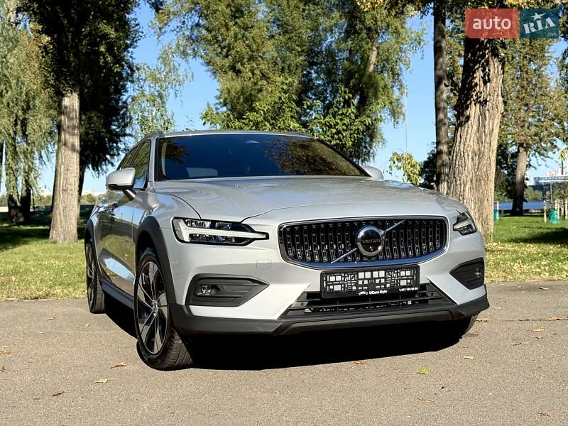 Универсал Volvo V60 Cross Country 2024 в Киеве