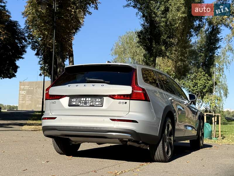 Универсал Volvo V60 Cross Country 2024 в Киеве