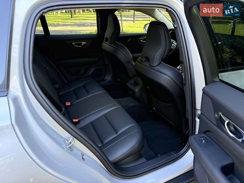 Универсал Volvo V60 Cross Country 2024 в Киеве