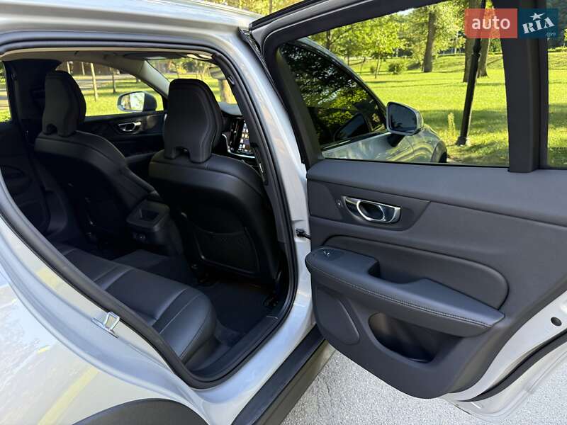 Универсал Volvo V60 Cross Country 2024 в Киеве