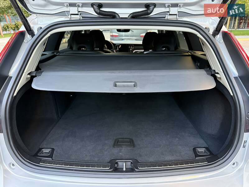 Универсал Volvo V60 Cross Country 2024 в Киеве