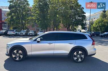 Универсал Volvo V60 Cross Country 2020 в 