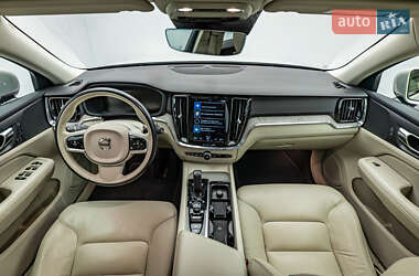 Универсал Volvo V60 Cross Country 2020 в 
