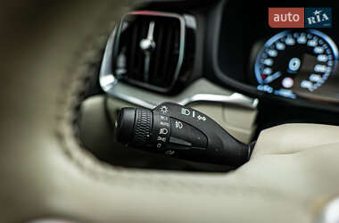 Универсал Volvo V60 Cross Country 2020 в 